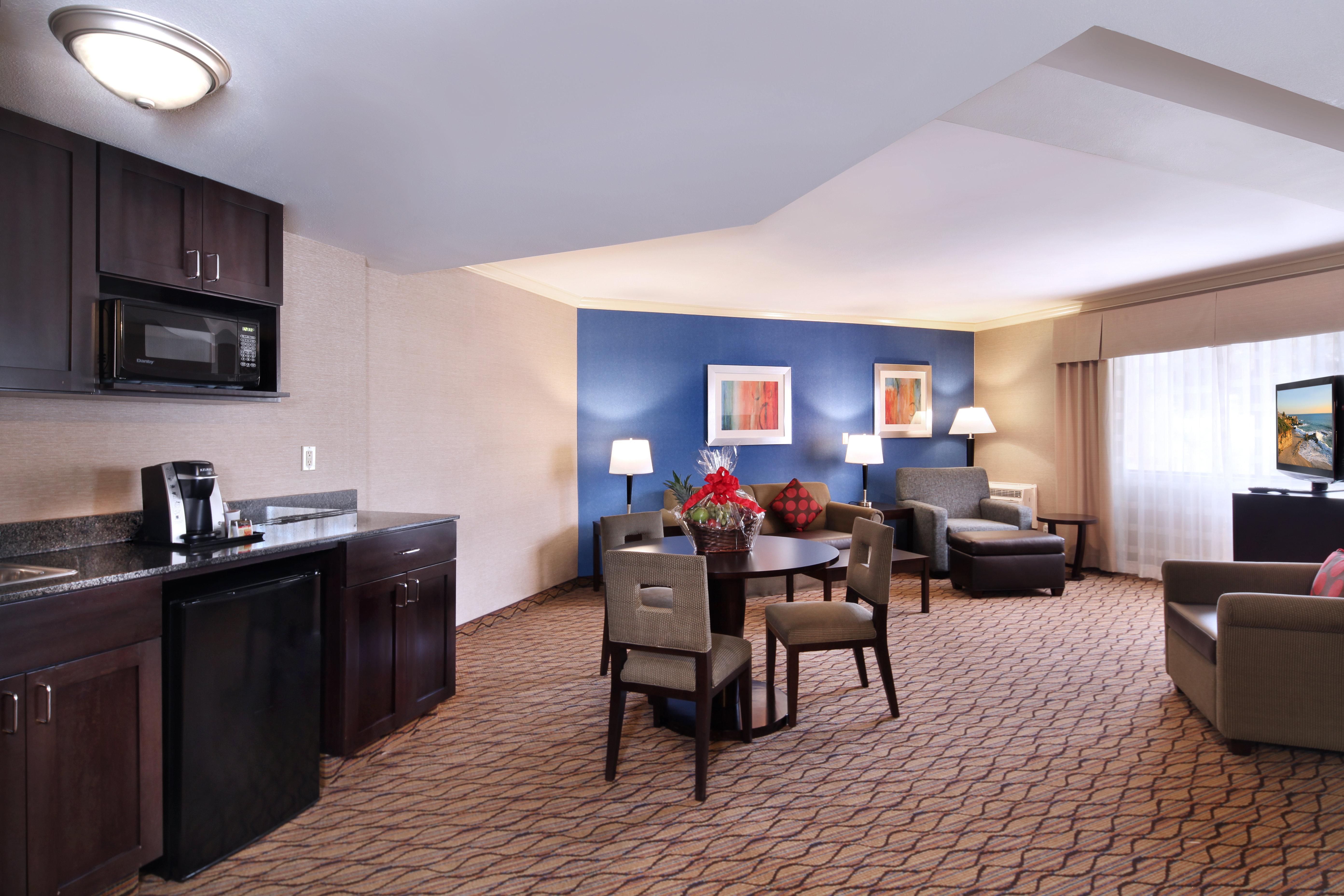 Holiday Inn Express Port Hueneme By Ihg Bagian luar foto