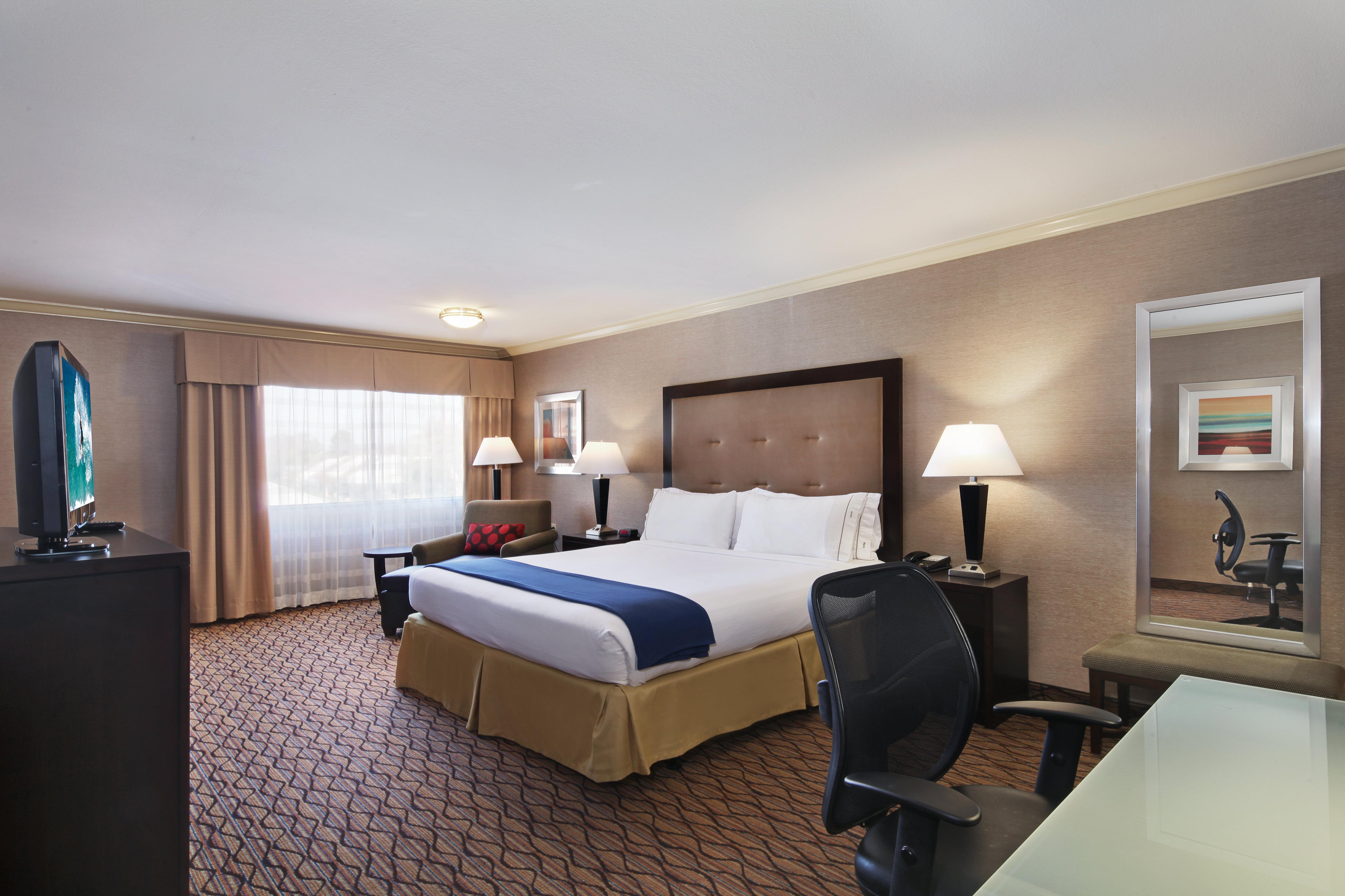 Holiday Inn Express Port Hueneme By Ihg Bagian luar foto