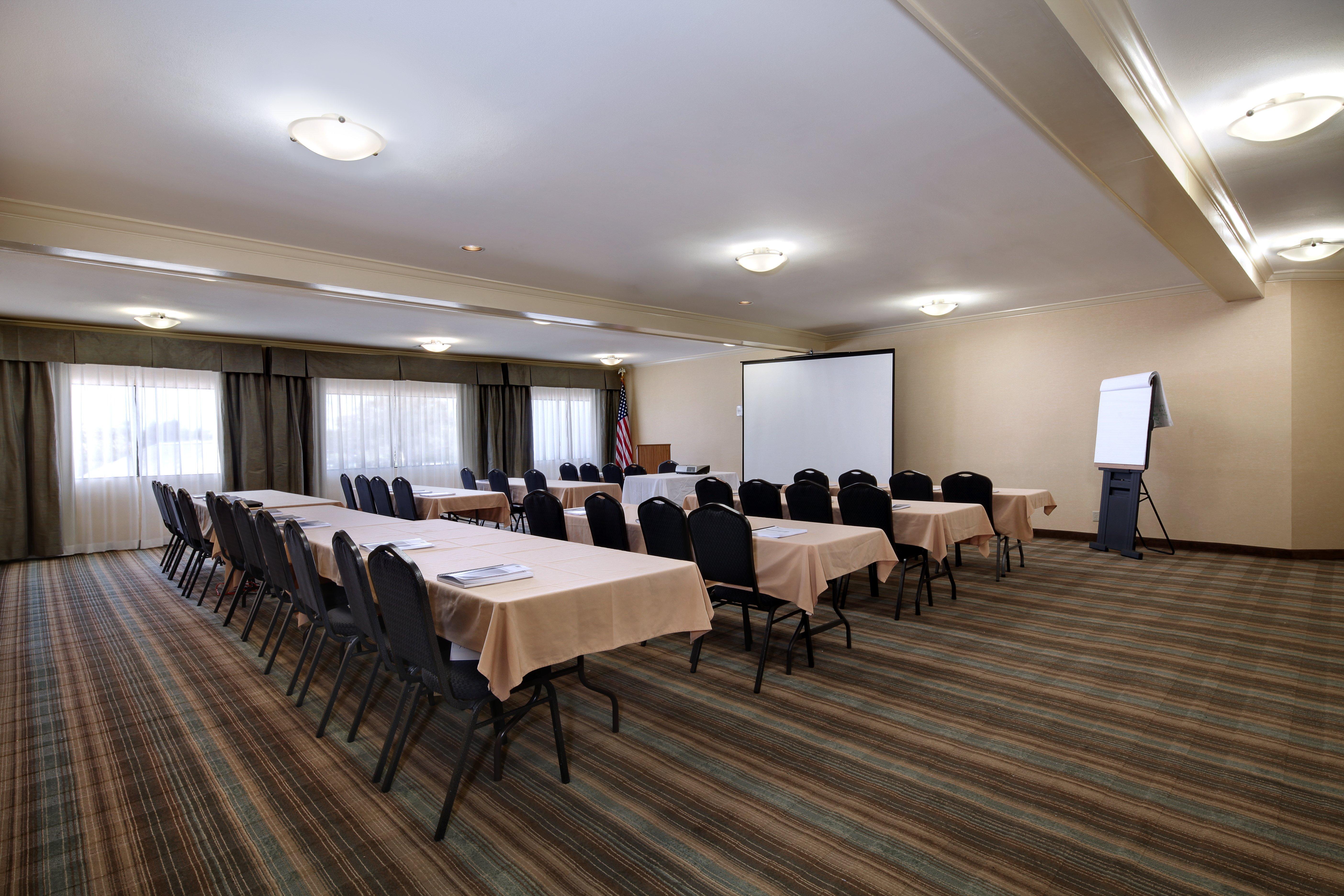 Holiday Inn Express Port Hueneme By Ihg Bagian luar foto